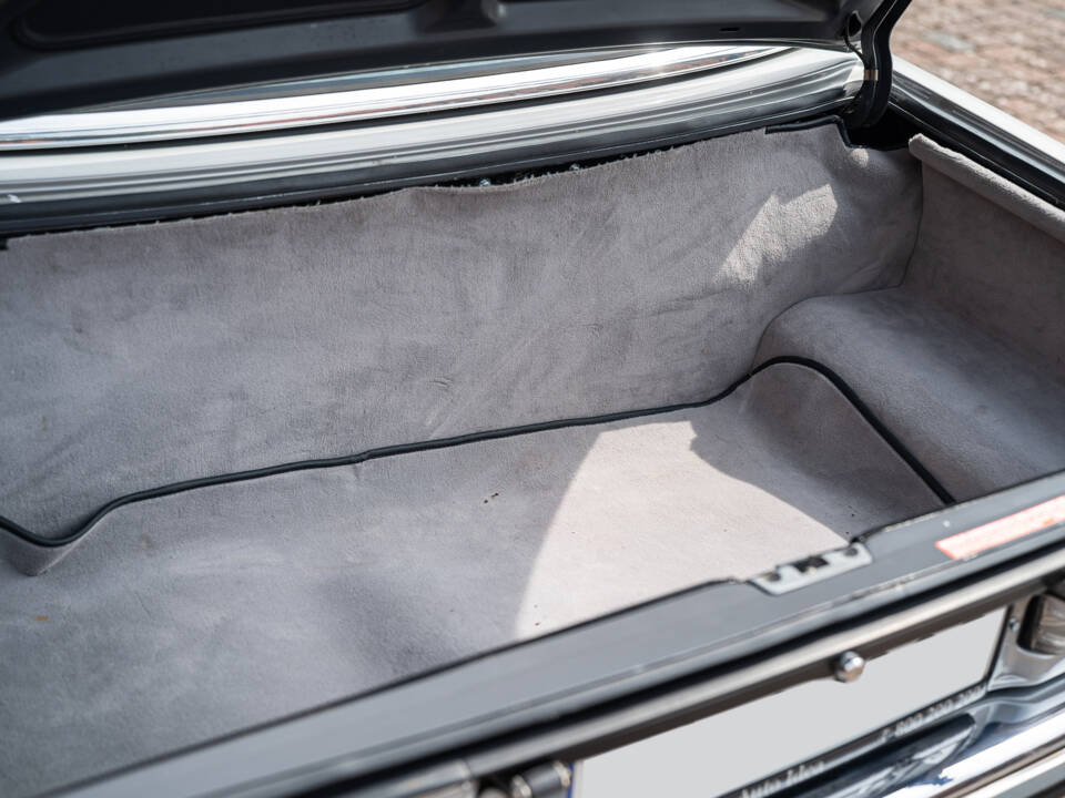 Image 31/68 of Mercedes-Benz 500 SL (1984)