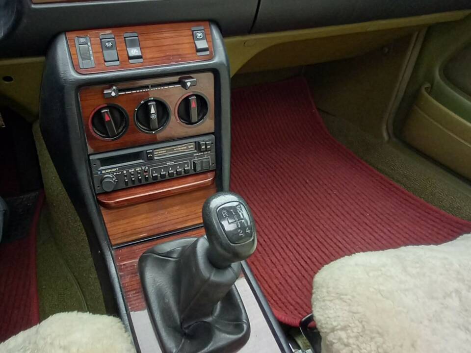 Image 5/15 of Mercedes-Benz 230 CE (1980)