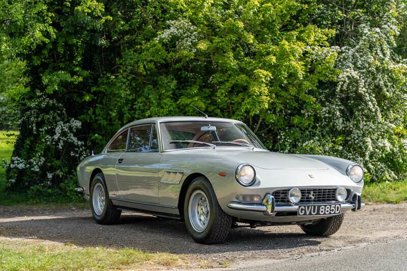 Image 11/49 de Ferrari 330 GT 2+2 (1966)