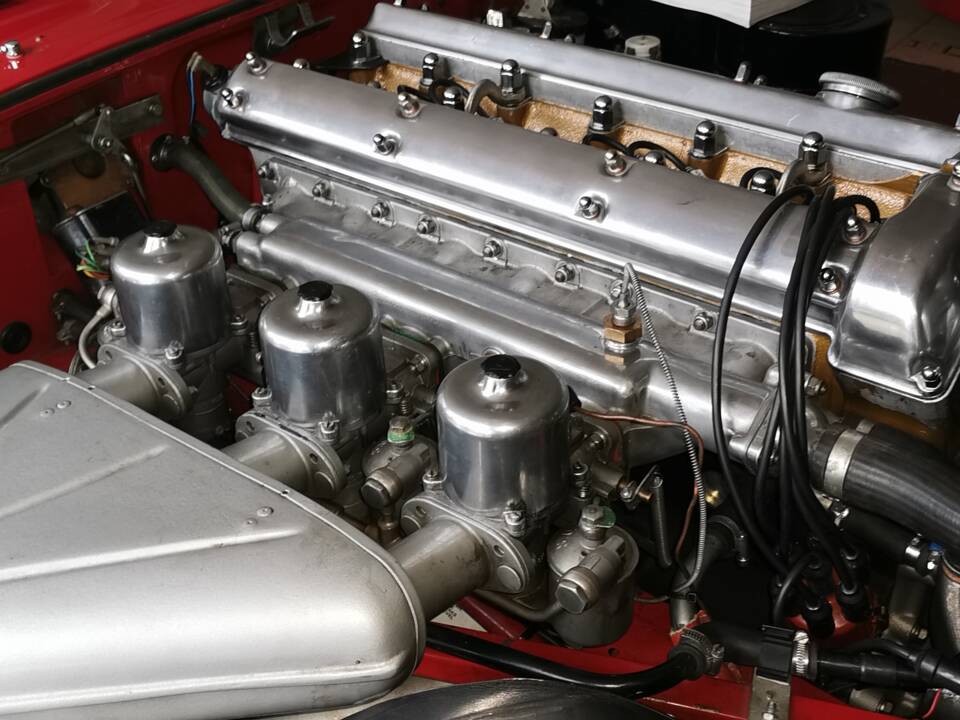 Image 65/80 of Jaguar E-Type 4.2 (1966)
