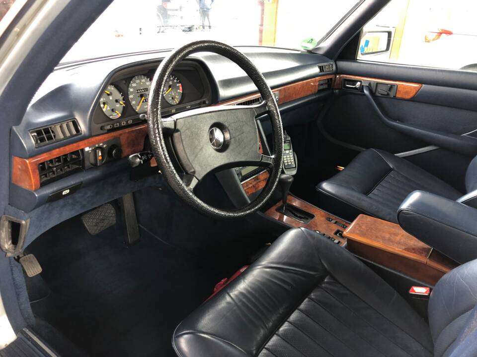 Afbeelding 4/15 van Mercedes-Benz 500 SEL (1983)