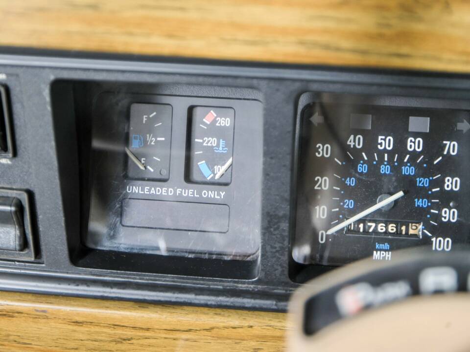 Afbeelding 23/50 van Jeep Wagoneer Limited (1982)