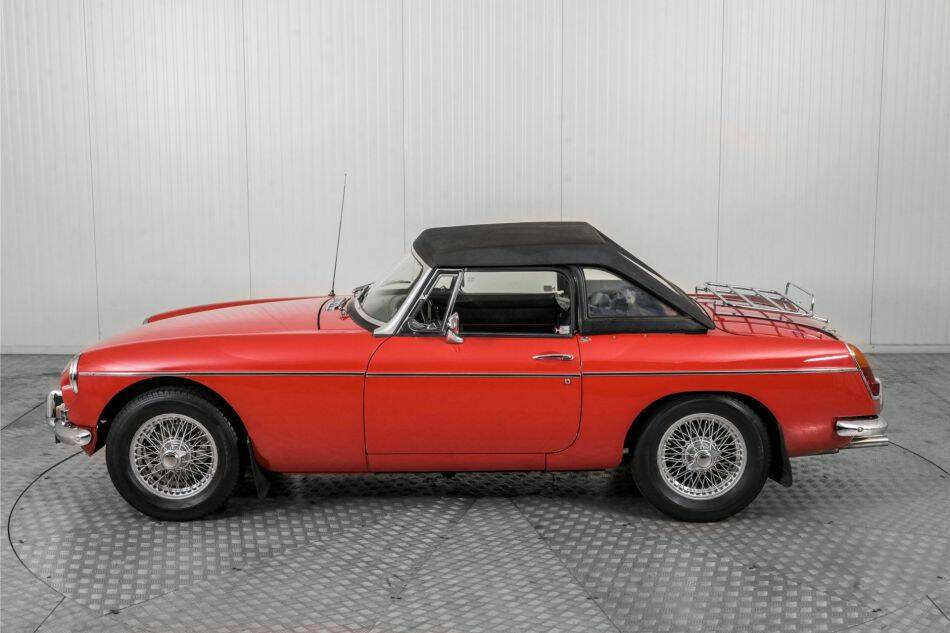 Imagen 78/82 de MG MGB (1967)