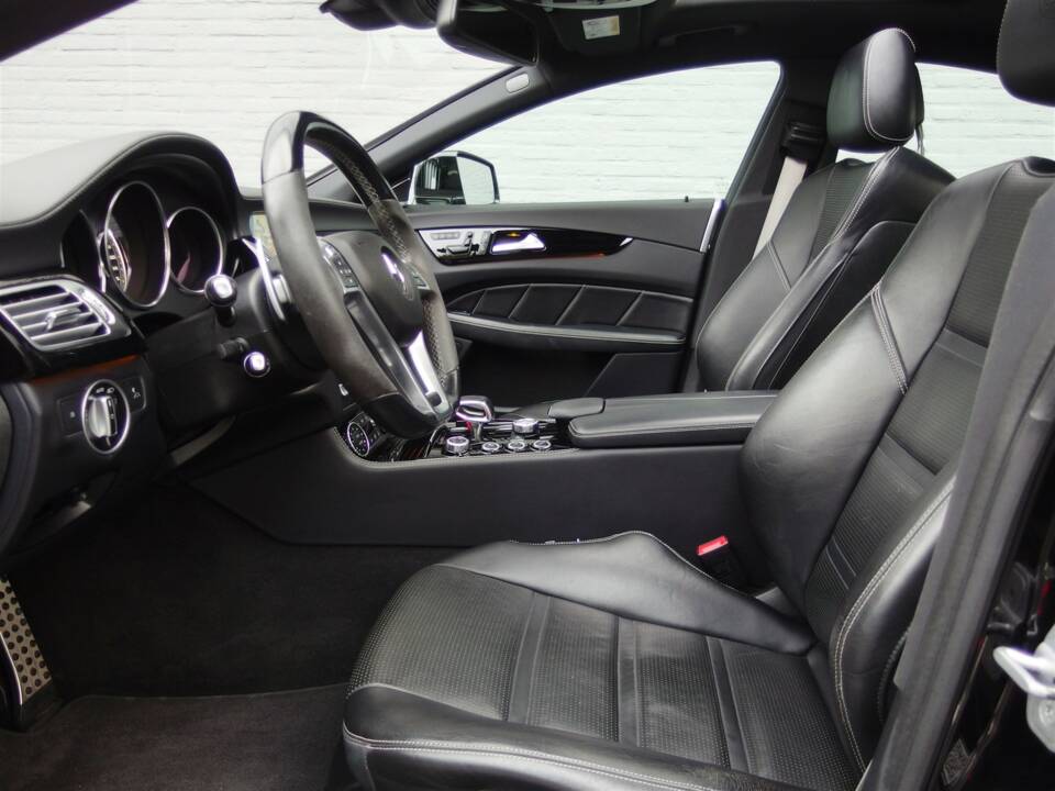 Image 33/97 of Mercedes-Benz CLS 63 AMG S 4MATIC (2013)