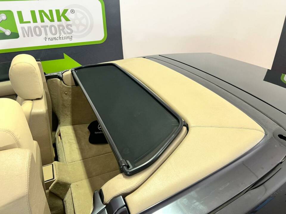 Image 28/48 of Mercedes-Benz 300 SL-24 (1992)