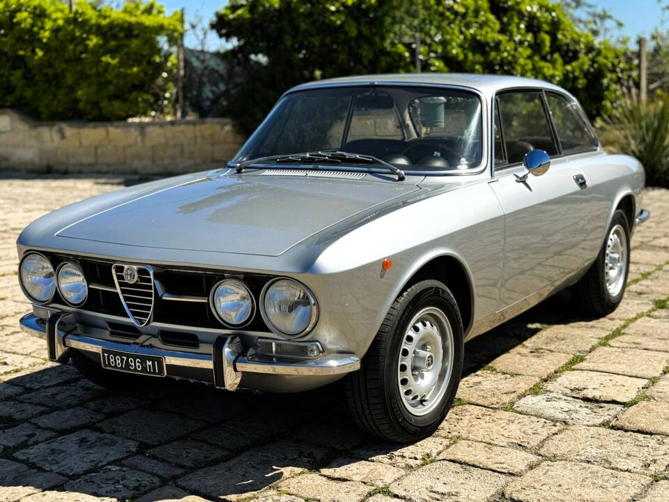 Afbeelding 5/43 van Alfa Romeo 1750 GT Veloce (1970)