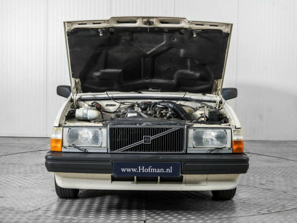 Image 36/50 of Volvo 740 GL (1987)