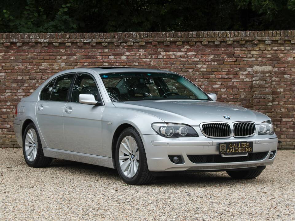 Immagine 49/50 di BMW 750i (2007)
