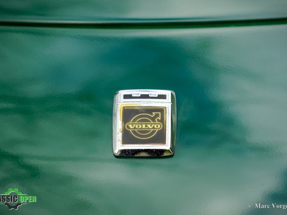 Image 19/34 of Volvo 1800 ES (1972)