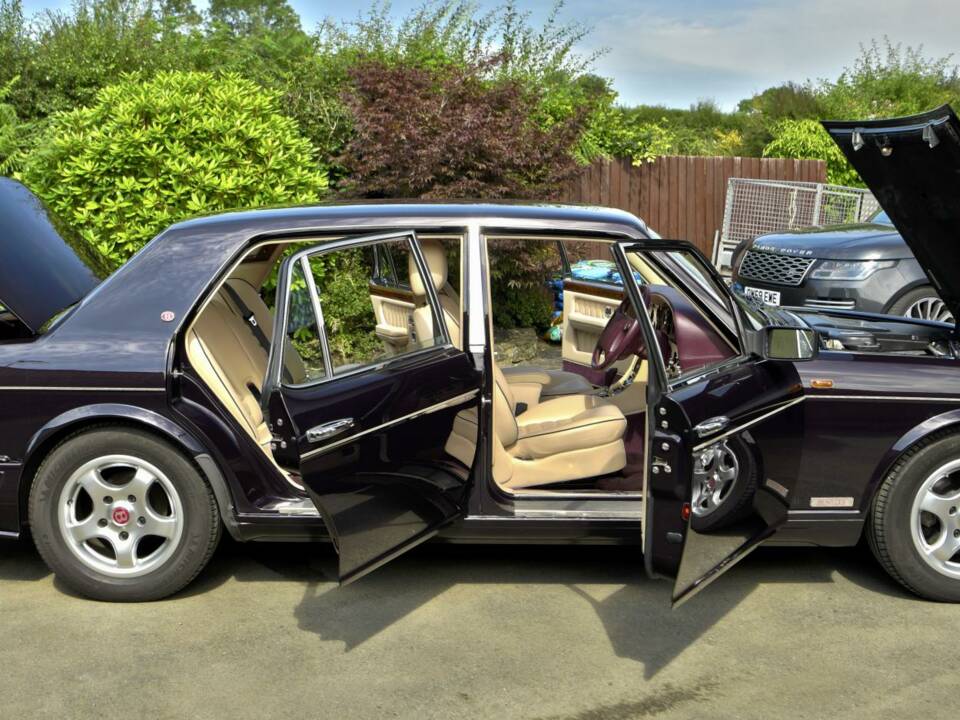 Image 17/50 of Bentley Turbo RT (1997)