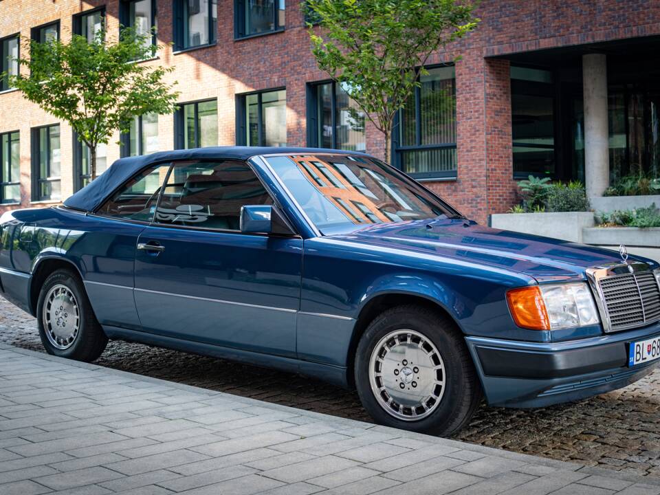 Obraz 29/50 pojazdu Mercedes-Benz 300 CE-24 (1992)