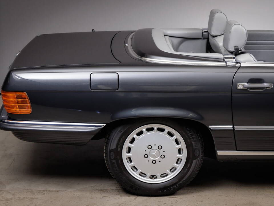 Immagine 13/30 di Mercedes-Benz 300 SL (1986)