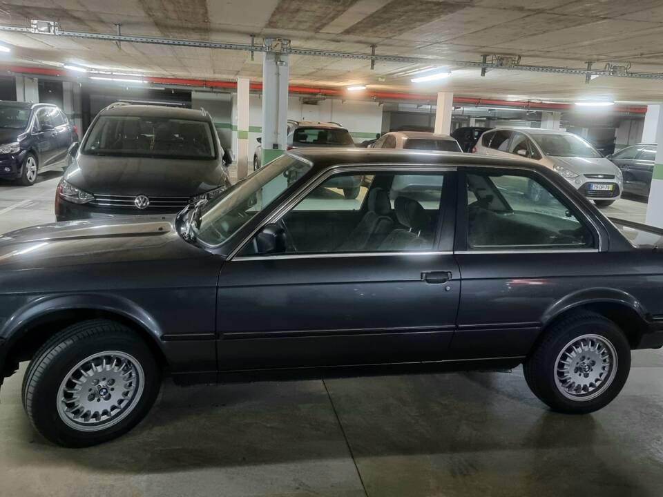 Image 18/100 of BMW 323i (1984)