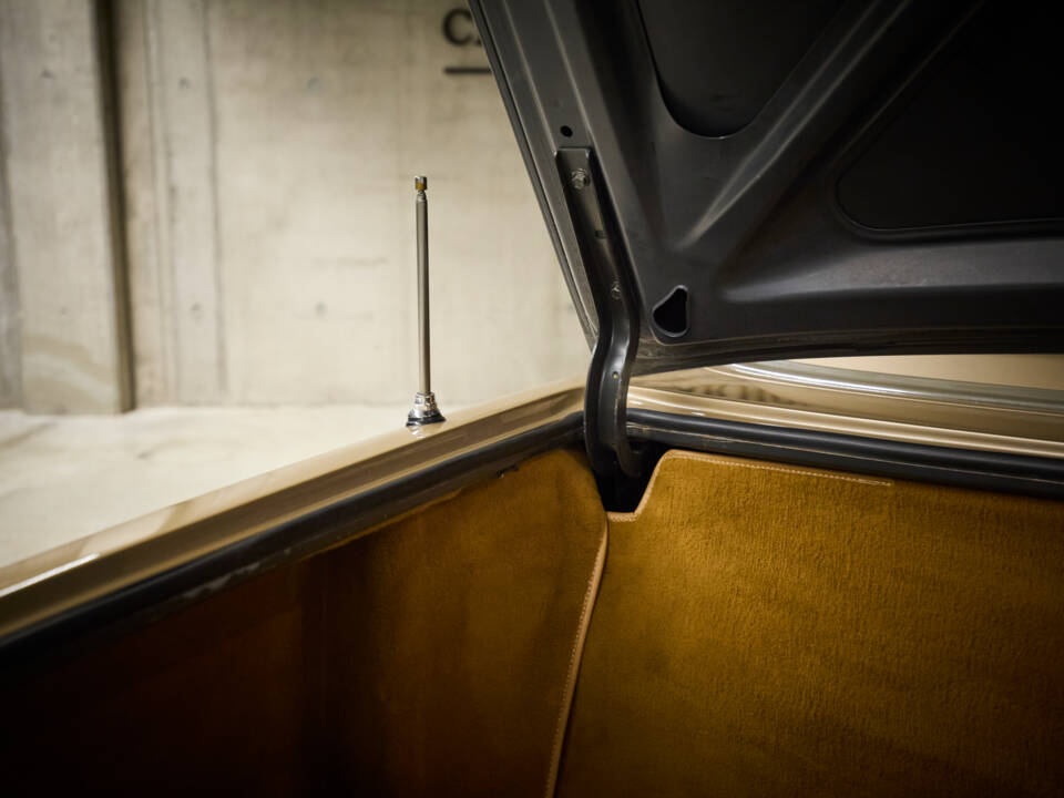 Image 82/99 of Mercedes-Benz 300 SL (1987)