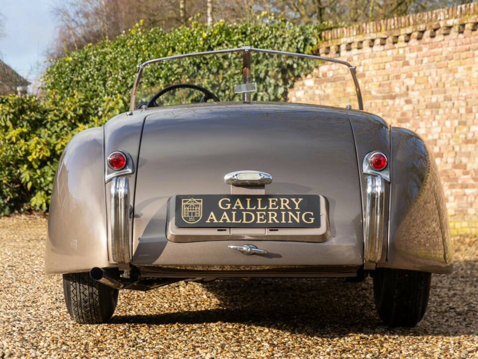 Image 7/50 of Jaguar XK 120 OTS (1952)