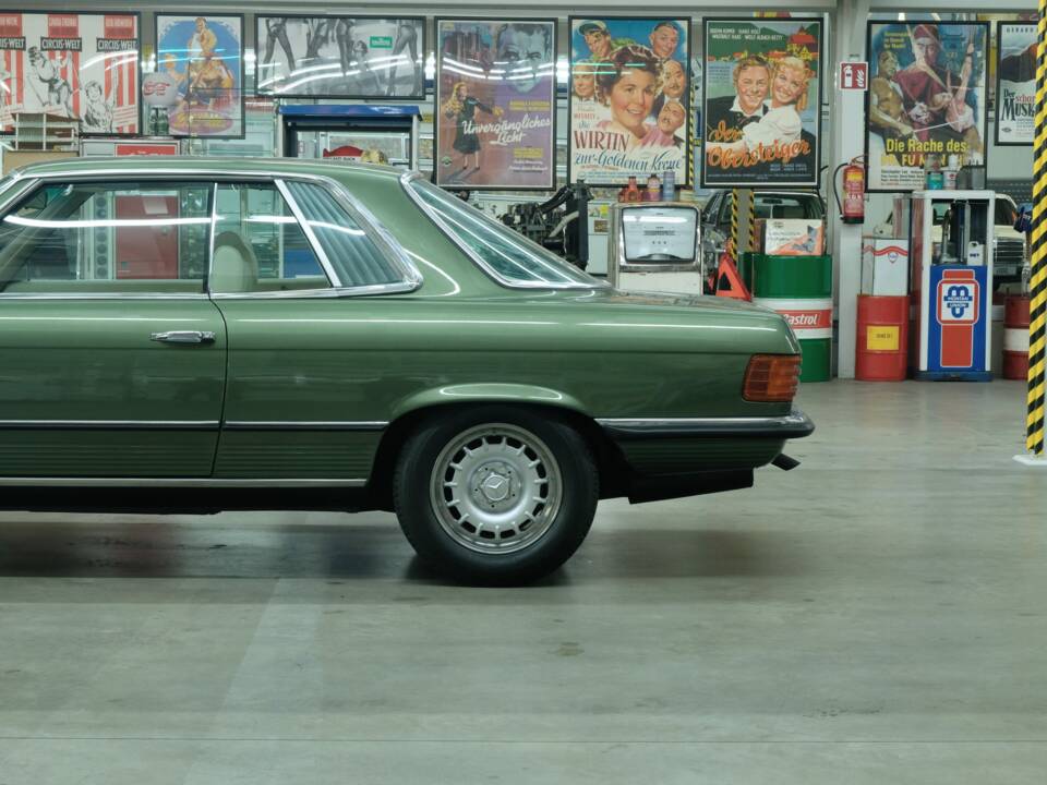 Image 6/50 de Mercedes-Benz 350 SLC (1973)
