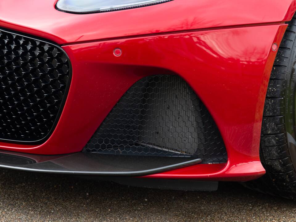 Immagine 27/84 di Aston Martin DBS 770 Ultimate Volante (2023)