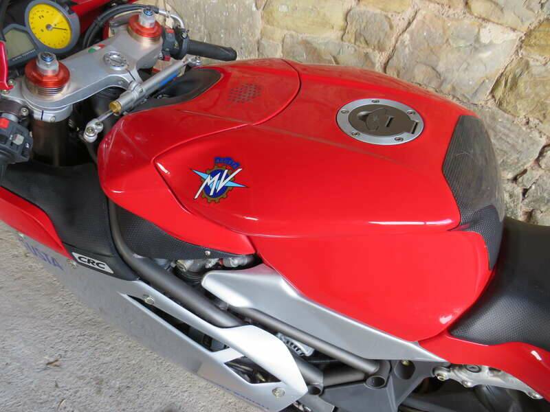 Bild 17/38 von MV Agusta DUMMY (2000)