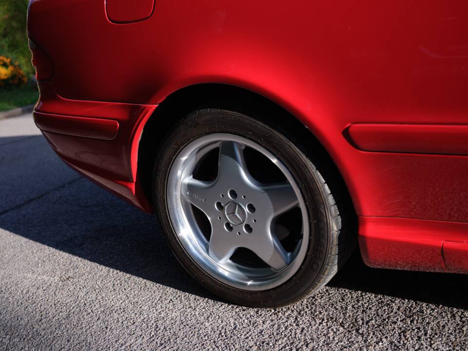 Image 41/43 of Mercedes-Benz CLK 320 (1999)