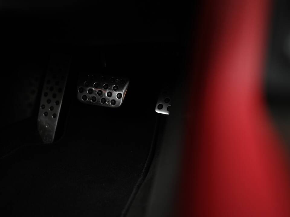 Image 37/41 de Jaguar XKR (2003)