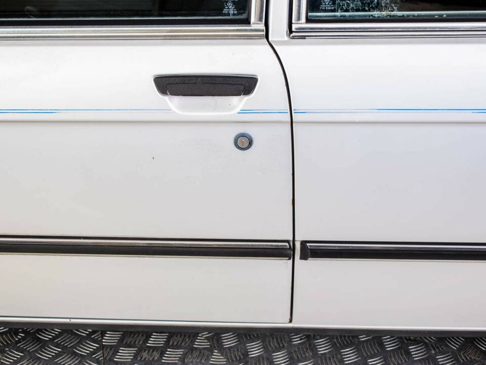Image 34/50 of BMW 320i (1981)