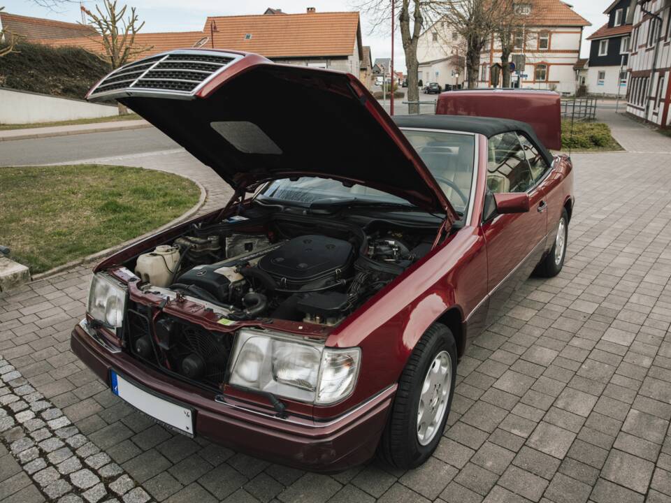 Bild 10/12 von Mercedes-Benz 300 CE-24 (1992)