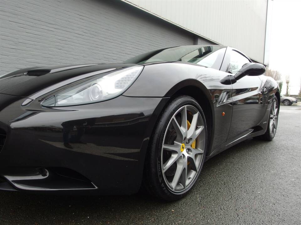 Image 20/99 of Ferrari California (2010)