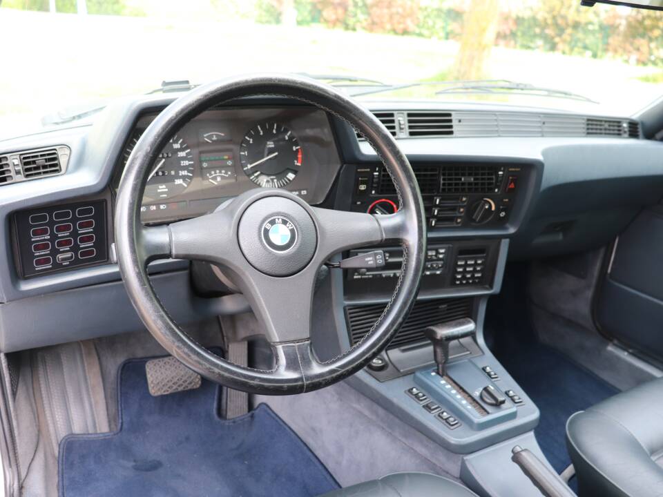 Image 15/28 of BMW 635 CSi (1989)