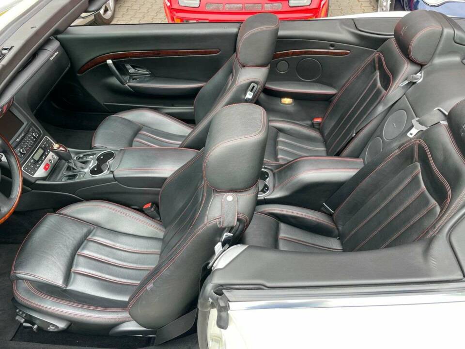 Afbeelding 12/15 van Maserati GranCabrio 4.7 (2010)