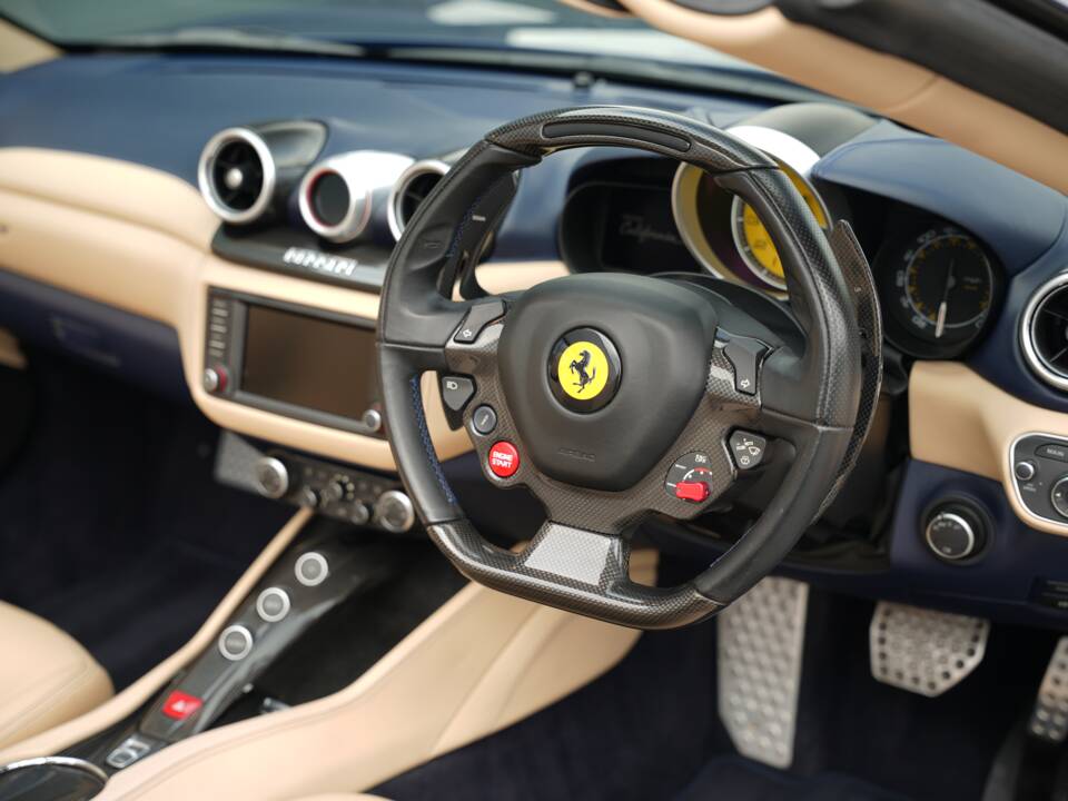 Image 12/50 of Ferrari California T (2015)