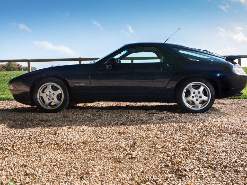 Image 23/43 of Porsche 928 GTS (1994)