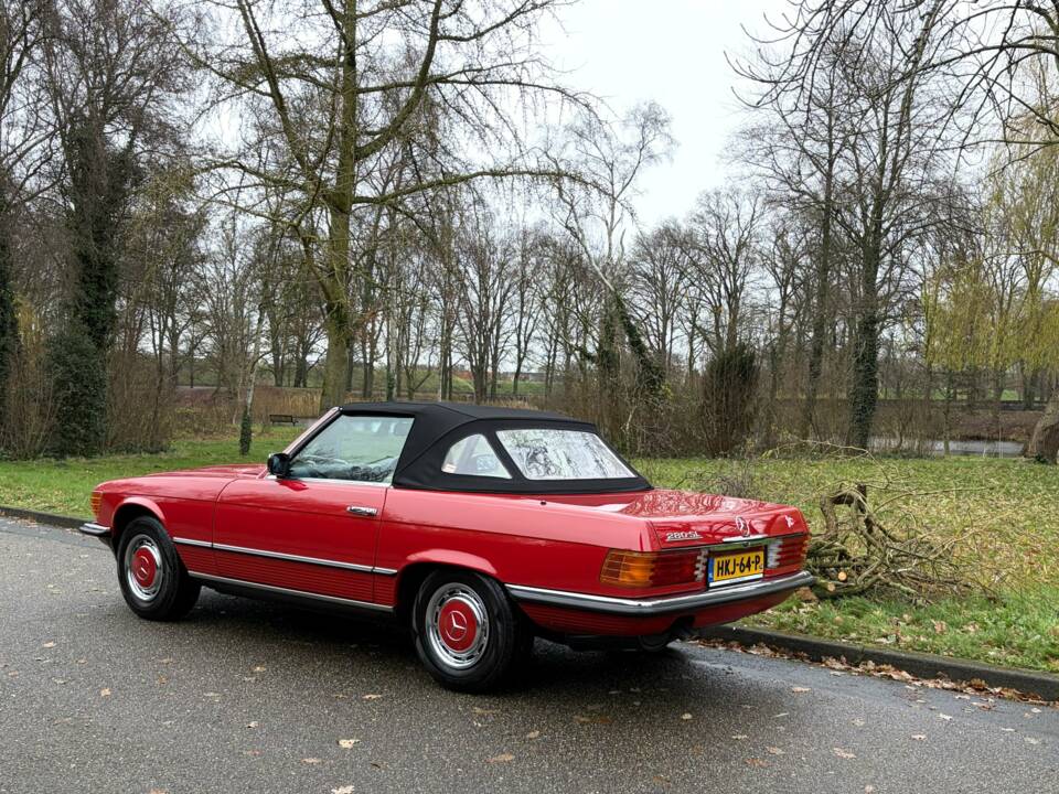 Immagine 13/14 di Mercedes-Benz 280 SL (1985)