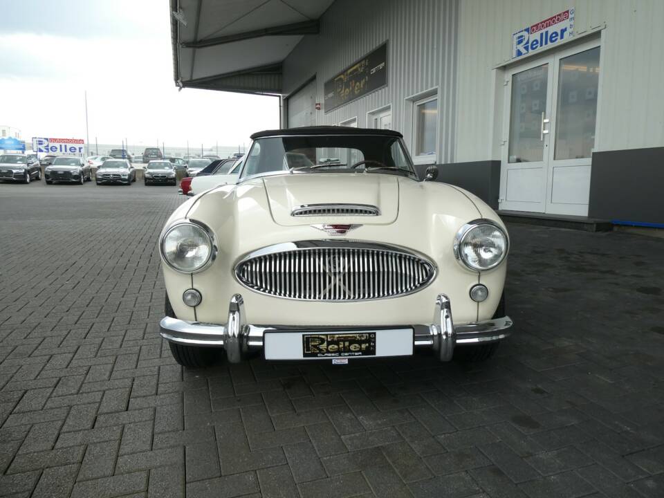 Immagine 2/28 di Austin-Healey 3000 Mk III (BJ8) (1966)