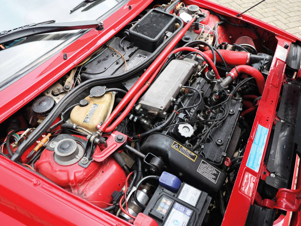 Image 40/41 of Lancia Delta HF Integrale (1989)
