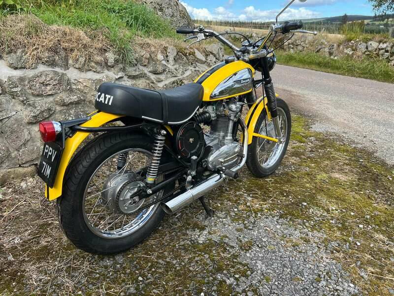 Afbeelding 10/21 van Ducati DUMMY (1974)