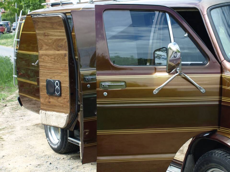 Immagine 99/143 di Dodge B 200 Sportsman (1978)