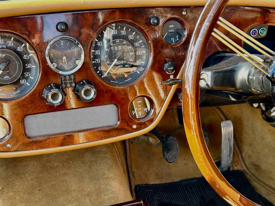 Image 11/14 of Alvis TE 21 (1966)