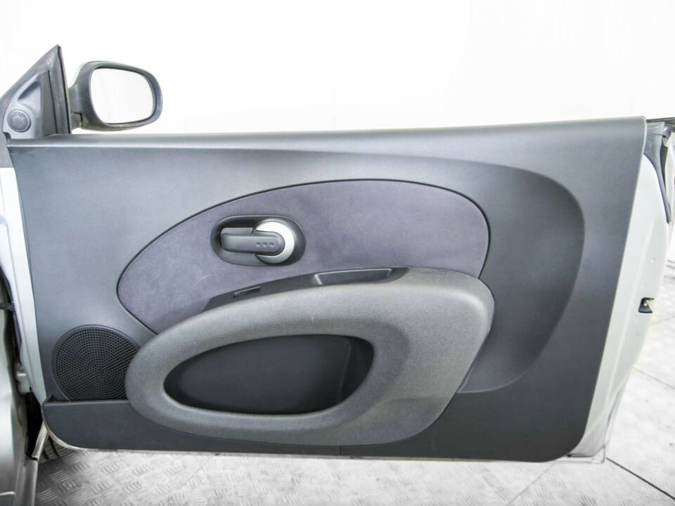 Image 31/47 of Nissan Micra C+C 1.6 (2008)