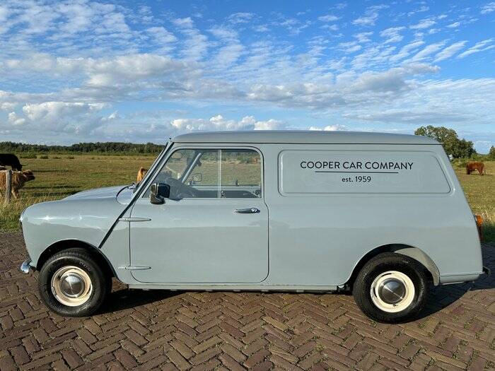 Image 3/5 of Austin Mini Van (1981)