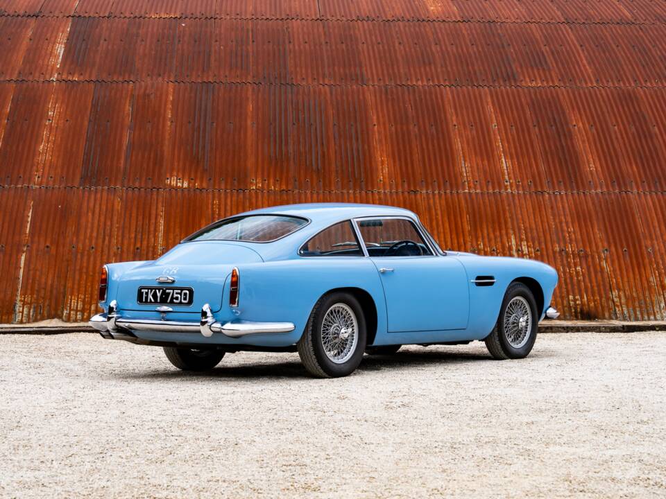 Image 2/56 of Aston Martin DB 4 (1960)