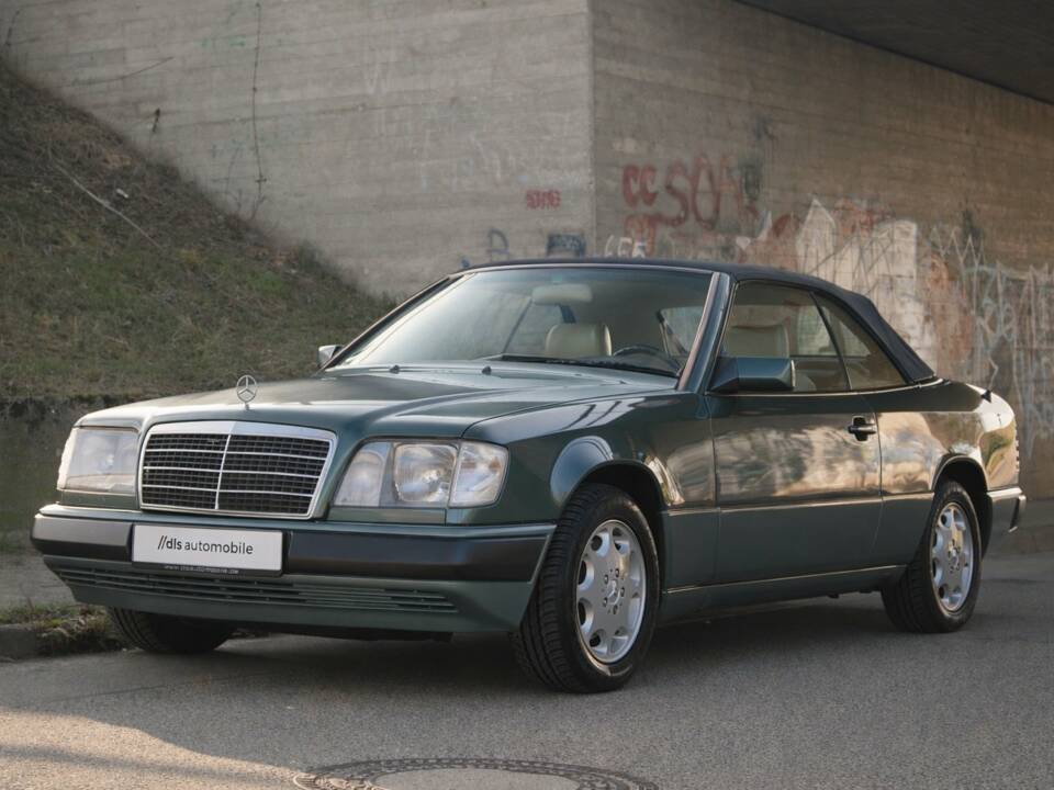 Bild 16/30 von Mercedes-Benz 300 CE-24 (1992)