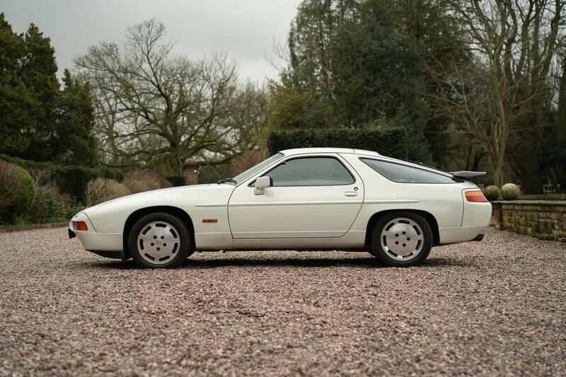 Image 13/49 of Porsche 928 S4 (1990)