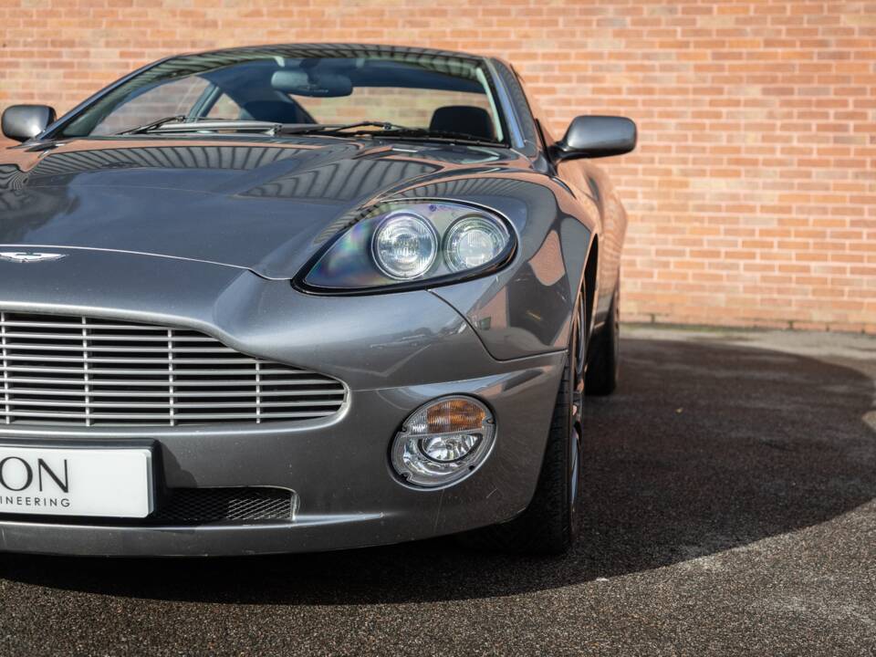 Image 10/30 of Aston Martin V12 Vanquish (2002)