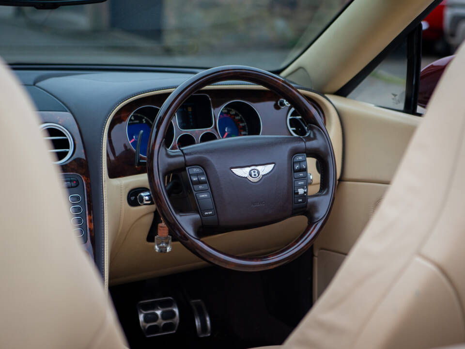 Imagen 8/23 de Bentley Continental GTC (2007)