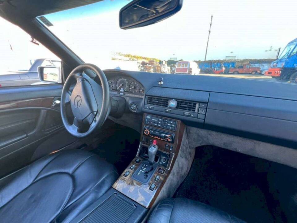 Image 34/40 of Mercedes-Benz SL 500 (1996)