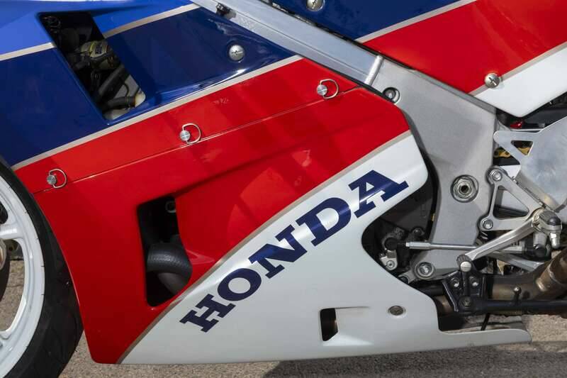 Bild 43/50 von Honda VFR 750R RC 30 (1989)