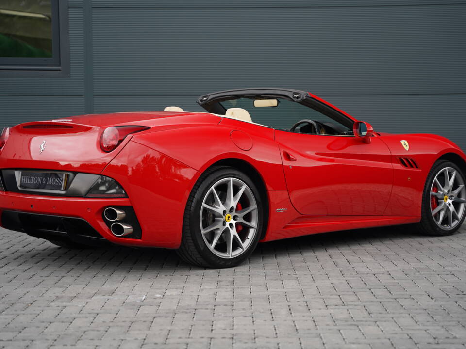 Image 3/50 of Ferrari California (2010)