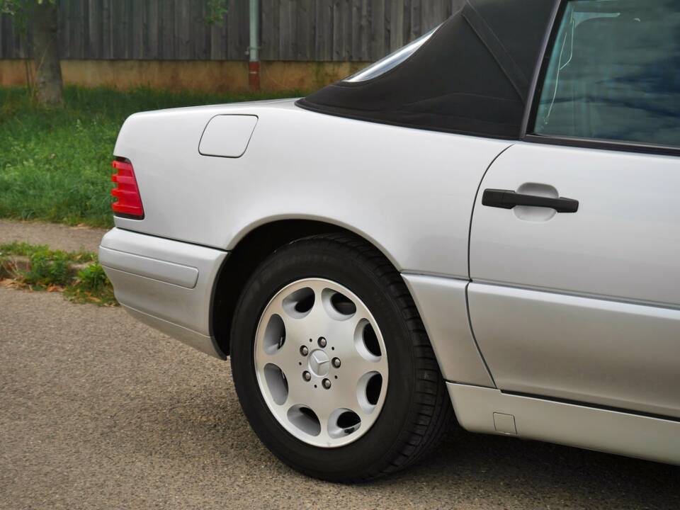 Image 41/50 of Mercedes-Benz SL 500 (1900)