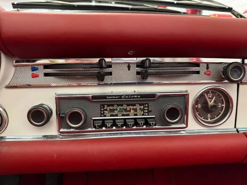 Image 12/22 of Mercedes-Benz 280 SL (1968)