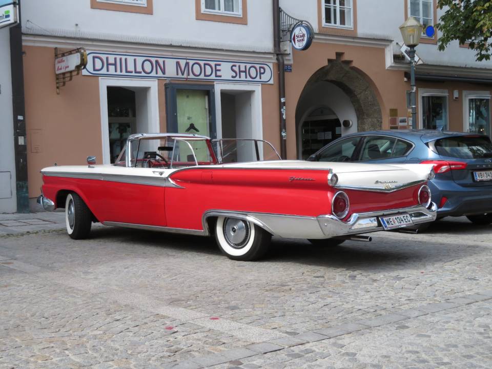 Afbeelding 10/31 van Ford Fairlane Skyliner (1959)